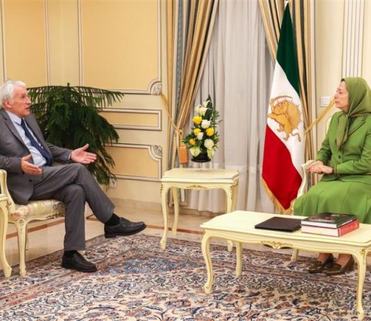 Maryam Rajavi takohet me Gilbert Mitterrand, President i Fondacionit France Libertés