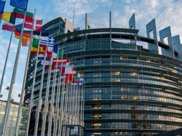 Parlamenti Europian Dënon Shkeljet e të Drejtave të Njeriut në Iran, Kërkon Sanksione të Zgjeruara