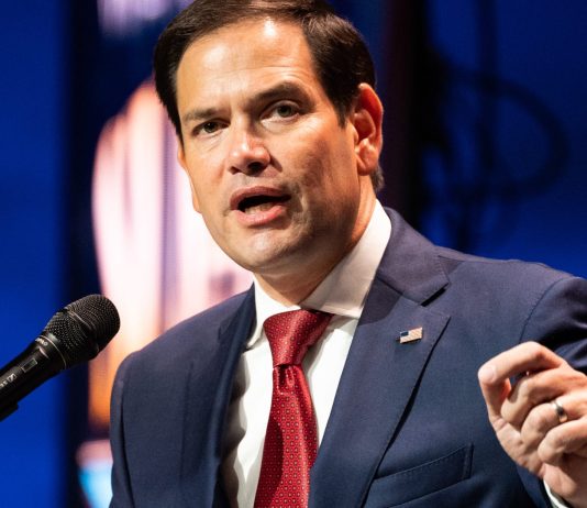 16 shkurt 2025 – Sekretari amerikan i Shtetit Marco Rubio dënoi ashpër regjimin iranian, duke e quajtur atë “burimin e vetëm më të madh të destabilitetit në rajon”