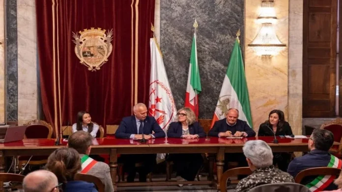 Zyrtarët e Cuneos Mbështesin Maryam Rajavin, Refuzojnë Ekzekutimet, Mbështesin Popullin Iranian Konferenca Cuneo Maryam Rajavi