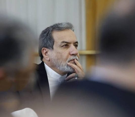 Deputetët e Regjimit Iranian Kërcënojnë Araghchin për Politikën Bërthamore