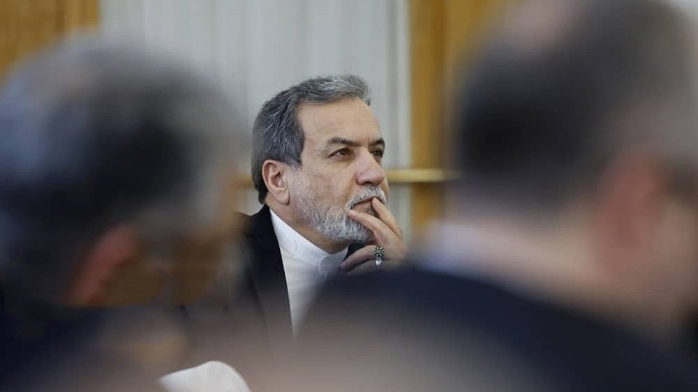 Deputetët e Regjimit Iranian Kërcënojnë Araghchin për Politikën Bërthamore