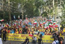 Mijëra njerëz mblidhen në Nju Jork për ndryshim demokratik në Iran Mijëra iranianë amerikanë dhe dinjitarë ndërkombëtarë protestuan në Nju Jork