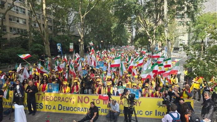 mijera-njerez-mblidhen-ne-nju-jork-per-ndryshim-demokratik-ne-iran-2025 Mijëra iranianë amerikanë dhe dinjitarë ndërkombëtarë protestuan në Nju Jork
