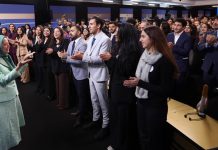 Liria e Iranit 2025: Tubimi i të Rinjve Thërret për një Republikë Demokratike dhe Refuzon Si Monarkinë As Teokracinë Tubimi Rinor Liria e Iranit 2025: Thirrje për Republikë Demokratike kundër Monarkisë dhe Teokracisë