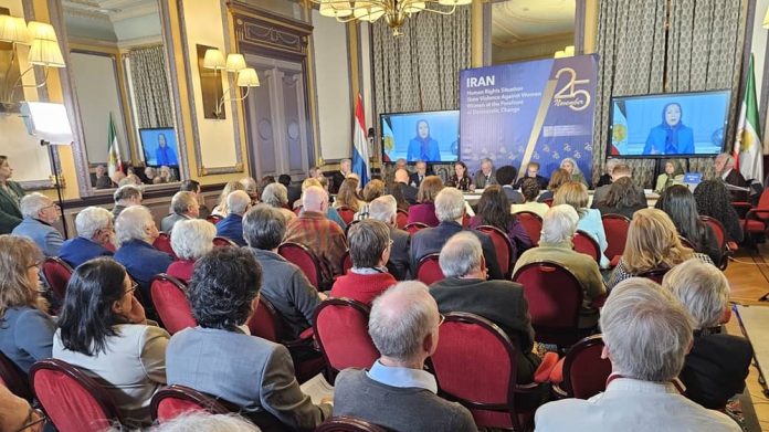 konferenca-hage-grate-iranit-ndryshimi-demokratik Një konferencë historike në Hagë theksoi rolin udhëheqës të grave iraniane në luftën për ndryshim demokratik dhe zbuloi krimet e regjimit iranian.