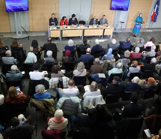 Më 15 dhjetor 2025, Asambleja Franceze organizoi konferencë të madhe për krizën në Iran, me fjalim kryesor të Maryam Rajavit që promovoi “Opsionin e Tretë”