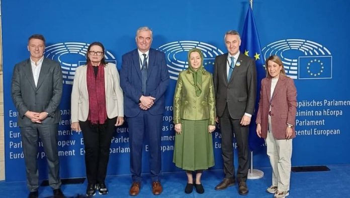 Fjalimi i Maryam Rajavi në Bruksel: Panik në Teheran, Fundi i Regjimit të Mullahëve të Iranit Fjalimi i Maryam Rajavi në Bruksel: Panik në Teheran, Fundi i Regjimit të Mullahëve të Iranit