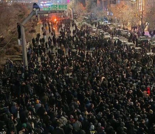 Dita 22 e kryengritjes kundër regjimit në Iran: raportet tregojnë përdorim agjentësh kimikë toksikë, hyrjen e 5000+ milicive të huaja