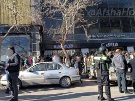 Dita e katërt e kryengritjes në Iran shënon kalimin nga protesta ekonomike në revoltë politike, me greva të bazareve, përplasje në Fasa dhe reagime të ashpra të regjimit