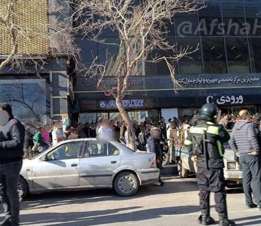 Dita e katërt e kryengritjes në Iran shënon kalimin nga protesta ekonomike në revoltë politike, me greva të bazareve, përplasje në Fasa dhe reagime të ashpra të regjimit