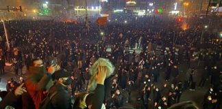 Zbuloni pse kryengritja aktuale në Iran nuk është aksidentale: një shekull rezistence kundër monarkisë dhe teokracisë. “As Shah, as Mullah”