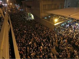 Dita e 20-të e ngritjes në Iran: Protestat vazhdojnë kundër regjimit pavarësisht 180+ orëve bllokade interneti, ligjit ushtarak dhe tankeve në rrugë.