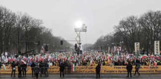 Një miting masiv në Berlin në përvjetorin e revolucionit iranian të 1979 refuzon ashpër si monarkinë ashtu edhe teokracinë, duke shprehur mbështetje për protestat e vazhdueshme brenda Iranit dhe duke promovuar një tranzicion demokratik me mbi 100,000 pjesëmarrës.