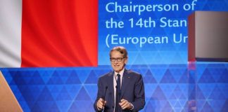 Senatori Giulio Terzi kritikon pretendimet e Reza Pahlavit për udhëheqje në tranzicionin e Iranit, duke denoncuar lidhjet me IRGC-në, mbështetjen e rreme në rrjete sociale dhe narrativën nostalgjike. Analizë e fortë nga samiti i Lirisë së Iranit 2025.