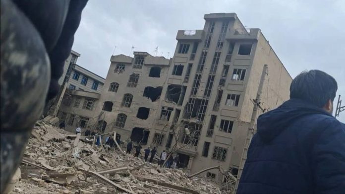 asnje-pajtim-as-lufte-nuk-do-ta-cliroje-iranin Asnjë pajtim diplomatik as sulme ushtarake nuk do ta lirë Iranin nga regjimi klerikal. Vetëm populli iranian dhe rezistenca e organizuar demokratike mund të sjellin ndryshim të vërtetë. Analizë mbi dështimin e appeasement-it dhe iluzionin e luftës.