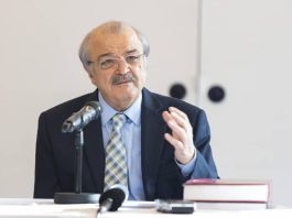 Evropa Duhet të Mbështetë Ndryshimin e Regjimit të Udhëhequr nga Irani, Tha Kryetari i NCRI FAC për 20 Minuta Mohammad Mohaddessin, Kryetar i Komitetit të Punëve të Jashtme të NCRI-së, në një intervistë ekskluzive për 20 Minutos në Bruksel: “Thënia ‘Jo luftës’ është slogan i mirë, por Europa duhet të mbështesë ndryshimin e regjimit klerikal nga vetë populli iranian.” Pa nevojë për ushtarë, para ose armë të huaja – vetëm njohje politike e së drejtës së iranianëve për liri dhe demokraci.