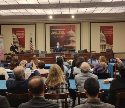 Mbledhje Dypartiak Kongresionale Njofton Mbështetje për Tranzicionin Demokratik Iranian dhe Qeverinë e Përkohshme Mbledhja Dypartiak në Kongresin amerikan më 26 mars 2026 mbështeti tranzicionin demokratik në Iran dhe qeverinë e përkohshme të Këshillit Kombëtar të Rezistencës së Iranit (NCRI). Ligjvënësit amerikanë përkrahën Planin me Dhjetë Pika të Maryam Rajavi për një Republikë laike, jo-bërthamore dhe demokratike.