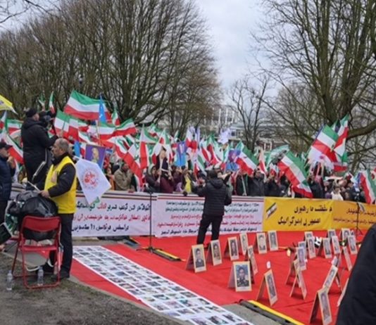Më 13 mars 2026, protestues iranianë dhe mbështetës në Hamburg të Gjermanisë kërkuan republikë demokratike, duke refuzuar regjimin klerikal dhe monarkinë. Politikanë gjermanë dhe evropianë shprehën solidaritet, duke mbështetur tranzicionin demokratik të propozuar nga Maryam Rajavi dhe NCRI.