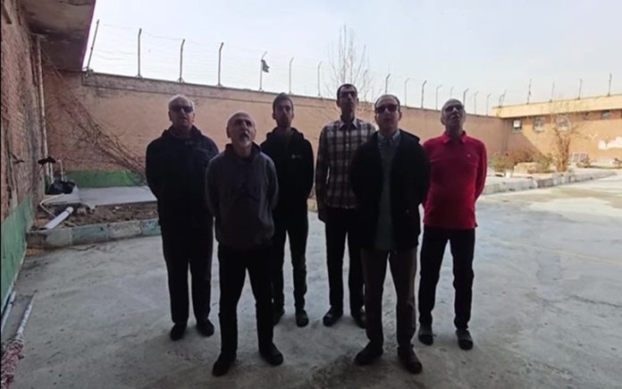 gjakderdhja-si-strategji-desperimi-i-teheranit-pas-nje-vale-te-re-ekzekutimesh Regjimi iranian po përdor ekzekutimet e të burgosurve politikë si strategji për të mbajtur pushtetin nëpërmjet frikës dhe represionit. Lexoni analizën e plotë mbi ekzekutimin e gjashtë të burgosurve politikë dhe thirrjen për llogaridhënie ndërkombëtare.