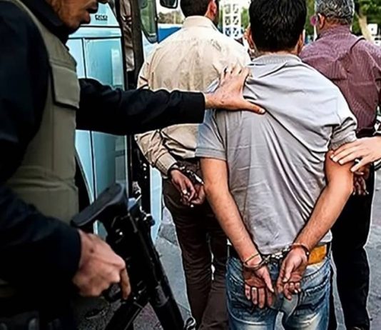 Irani intensifikon represionin nëpërmjet konfiskimeve të pasurive, arrestimeve masive dhe kontrollit të shtuar të informacionit Irani ka intensifikuar represionin e brendshëm me konfiskime pasurish, arrestime masive, ekzekutime dhe kontroll të shtuar të internetit. Autoritetet synojnë disidentët, gazetarët dhe familjarët e opozitës në mërgim nën pretekstin e luftës kundër spiunazhit.