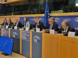 Maryam Rajavi flet në konferencën në Parlamentin Evropian: Merrni masa për të ndaluar ekzekutimet në Iran Maryam Rajavi në Parlamentin Evropian: Regjimi klerikal e sheh zemërimin popullor dhe rezistencën e organizuar si kërcënimin kryesor ekzistencial. Ajo kërkon veprim të menjëhershëm për të ndaluar ekzekutimet masive, njohjen e qeverisë së përkohshme të Këshillit Kombëtar të Rezistencës së Iranit dhe mbështetje për një republikë demokratike në Iran.