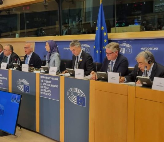 Maryam Rajavi flet në konferencën në Parlamentin Evropian: Merrni masa për të ndaluar ekzekutimet në Iran Maryam Rajavi në Parlamentin Evropian: Regjimi klerikal e sheh zemërimin popullor dhe rezistencën e organizuar si kërcënimin kryesor ekzistencial. Ajo kërkon veprim të menjëhershëm për të ndaluar ekzekutimet masive, njohjen e qeverisë së përkohshme të Këshillit Kombëtar të Rezistencës së Iranit dhe mbështetje për një republikë demokratike në Iran.