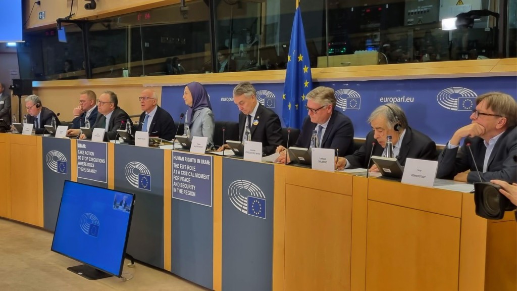 Maryam Rajavi në Parlamentin Evropian: Regjimi klerikal e sheh zemërimin popullor dhe rezistencën e organizuar si kërcënimin kryesor ekzistencial. Ajo kërkon veprim të menjëhershëm për të ndaluar ekzekutimet masive, njohjen e qeverisë së përkohshme të Këshillit Kombëtar të Rezistencës së Iranit dhe mbështetje për një republikë demokratike në Iran.