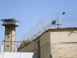 Të Burgosurit në 56 Burgje të Iranit: Java 118 e Fushatës “Jo Ekzekutime të Martën” Të burgosurit politikë në 56 burgje iraniane shënuan javën e 118-të të fushatës “Jo Ekzekutime të Martën” me grevë urie. Deklaratë e ashpër kundër ekzekutimeve, torturave dhe krimeve kundër njerëzimit nga regjimi iranian.