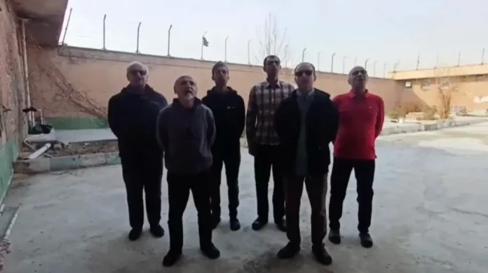 iranian-prisoners-stand-ghezel-hesar-126508149_82bd54