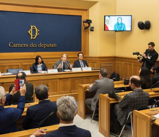 Konferenca në Parlamentin Italian Dënon Ekzekutimet Iraniase dhe Mbështet NCRI-në Konferenca në Parlamentin Italian me Maryam Rajavi dënon ekzekutimet e regjimit iranian dhe mbështet KNR-I-në si alternativën demokratike. Ligjvënës italianë kritikojnë politikën e qetësimit të Perëndimit dhe kërkojnë njohjen e rezistencës iraniane.