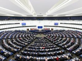 Parlamenti Evropian Miraton Me Shumicë Dërrmuese një Rezolucion të Fortë që Dënon Represionin e Iranit Parlamenti Evropian miratoi me 516 vota një rezolucion të fortë që dënon represionin, ekzekutimet e fshehta dhe shkeljet e të drejtave të njeriut në Iran. Lexoni kërkesat kryesore dhe detajet e votimit.