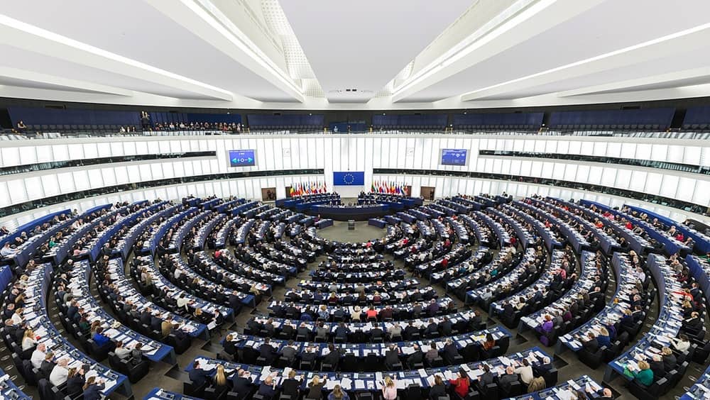 Parlamenti Evropian miratoi me 516 vota një rezolucion të fortë që dënon represionin, ekzekutimet e fshehta dhe shkeljet e të drejtave të njeriut në Iran. Lexoni kërkesat kryesore dhe detajet e votimit.