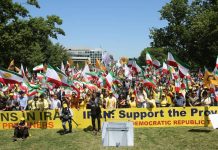 Tubim Masiv në Uashington Sinjalizon Krizën e Thellë të Regjimit Iranian Më 16 maj 2026, mijëra iranianë-amerikanë dhe figura të shquara politike amerikane u mblodhën në Uashington për Tubimin për Iranin e Lirë. Folësit mbështetën planin me dhjetë pika të Maryam Rajavi si rrugë për një Republikë demokratike, laike dhe pluraliste në Iran, duke dënuar krizën e thellë të regjimit klerikal.