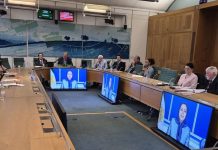 Konferenca në Parlamentin Britanik kërkon shpalljen e IRGC-së organizatë terroriste dhe mbështet një Republikë Demokratike në Iran Konferenca në Parlamentin Britanik bëri thirrje për shpalljen e IRGC-së organizatë terroriste, mbështeti një republikë demokratike në Iran dhe dënoi rritjen e ekzekutimeve dhe shkeljeve të të drejtave të njeriut.