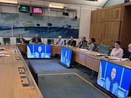 Konferenca në Parlamentin Britanik kërkon shpalljen e IRGC-së organizatë terroriste dhe mbështet një Republikë Demokratike në Iran Konferenca në Parlamentin Britanik bëri thirrje për shpalljen e IRGC-së organizatë terroriste, mbështeti një republikë demokratike në Iran dhe dënoi rritjen e ekzekutimeve dhe shkeljeve të të drejtave të njeriut.