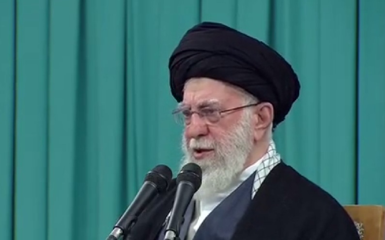 Analizë mbi “Projektin e Varrimit të Khameneit”: Si synon regjimi iranian të shndërrojë varrimin e Ali Khameneit në një spektakël propagandistik për të fshehur dobësinë e tij, për të manipuluar opinionin publik dhe për të siguruar legjitimitet për Mojtaba Khamenein.