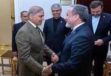 Marrëveshja mes regjimit iranian dhe Shteteve të Bashkuara nxjerr në pah një përçarje të re brenda establishmentit në pushtet Përplasjet brenda regjimit iranian mbi negociatat me SHBA-në dalin sërish në pah. Mahmoud Nabaviani kundërshton pretendimet për arritje dhe paralajmëron për kufizime të reja.