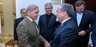 Përplasjet brenda regjimit iranian mbi negociatat me SHBA-në dalin sërish në pah. Mahmoud Nabaviani kundërshton pretendimet për arritje dhe paralajmëron për kufizime të reja.