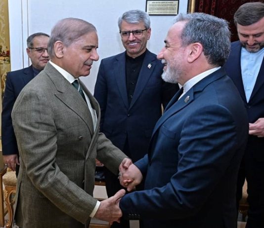 Marrëveshja mes regjimit iranian dhe Shteteve të Bashkuara nxjerr në pah një përçarje të re brenda establishmentit në pushtet Përplasjet brenda regjimit iranian mbi negociatat me SHBA-në dalin sërish në pah. Mahmoud Nabaviani kundërshton pretendimet për arritje dhe paralajmëron për kufizime të reja.