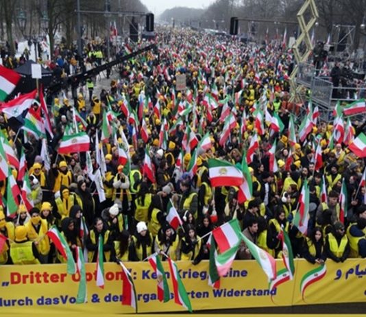 Tubimi i Iranit të Lirë në Paris 2026: Tubim Global për Ndryshimin Demokratik në Iran Tubimi i Iranit të Lirë në Paris 2026 më 20 qershor – Tubim i madh ndërkombëtar për demokracinë, të drejtat e njeriut dhe ndalimin e ekzekutimeve në Iran. Mbështetje e fortë nga parlamentarë britanikë dhe Rezistenca Iraniane me planin 10-pikësh të Maryam Rajavi.