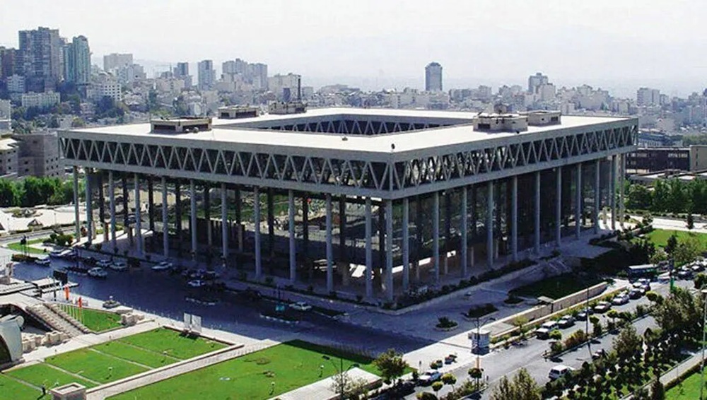 Iran po përjeton një krizë të rëndë politike ndërsa transmetuesi shtetëror IRIB censoron presidentin Pezeshkian, ministrin e Jashtëm dhe zyrtarë të tjerë. Lexoni analizën e konflikteve të brendshme në regjimin klerikal.