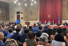 Parlamenti Italian Mikpritës i Maryam Rajavi: Ligjvënësit kërkojnë Republikë Demokratike dhe Fund të Politikës së Pajtimeve ndaj Iranit Konferenca historike në Parlamentin Italian me Maryam Rajavi, Presidente e zgjedhur e Këshillit Kombëtar të Rezistencës së Iranit. Ligjvënës italianë dhe personalitete ndërkombëtare kërkojnë mbështetje për rezistencën iraniane, fund të appeasement-it dhe krijimin e një republike demokratike laike.