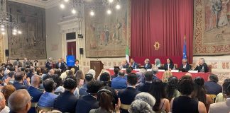 Konferenca historike në Parlamentin Italian me Maryam Rajavi, Presidente e zgjedhur e Këshillit Kombëtar të Rezistencës së Iranit. Ligjvënës italianë dhe personalitete ndërkombëtare kërkojnë mbështetje për rezistencën iraniane, fund të appeasement-it dhe krijimin e një republike demokratike laike.