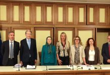 Komisioni i Senatit Italian për të Drejtat e Njeriut Mikpritës i Maryam Rajavi: Dëgjim Zyrtar për Krisën e Ekzekutimeve në Iran Dëgjim zyrtar në Komisionin për të Drejtat e Njeriut të Senatit Italian me Maryam Rajavi. Diskutim mbi ekzekutimet masive në Iran, kërkesa për ndalim të dënimit me vdekje dhe masa konkrete kundër regjimit teokratik.
