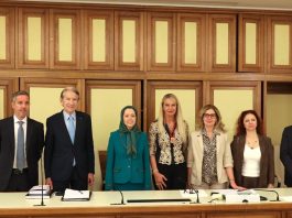 Komisioni i Senatit Italian për të Drejtat e Njeriut Mikpritës i Maryam Rajavi: Dëgjim Zyrtar për Krisën e Ekzekutimeve në Iran Dëgjim zyrtar në Komisionin për të Drejtat e Njeriut të Senatit Italian me Maryam Rajavi. Diskutim mbi ekzekutimet masive në Iran, kërkesa për ndalim të dënimit me vdekje dhe masa konkrete kundër regjimit teokratik.