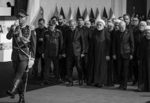 Varrimi i Khameneit Zbulon Regjim të Thyer: Luftë Fraksionale dhe Kaos në Iran Pas varrimit shtetëror të Ali Khameneit, regjimi iranian tregon plasaritje të thella fraksionale, mungesën e Mojtaba Khameneit, luftën në parlament, inflacionin 88% dhe grevat e punëtorëve. Analizë mbi krizën e brendshme të Iranit.