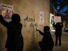 Jo ekzekutimeve në Iran: Rezistenca vazhdon Aktivistë iranianë përhapin mesazhin “Jo ekzekutimeve” në rrugët e Iranit