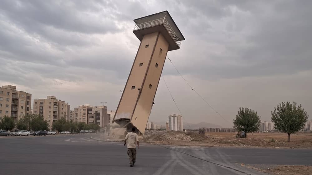 Shembja e kullës së vrojtimit në burgun Gohardasht në Karaj, Iran, më 3 tetor 2026.